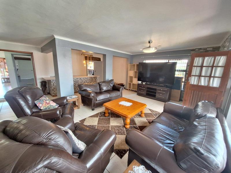 4 Bedroom Property for Sale in Fraaiuitsig Western Cape